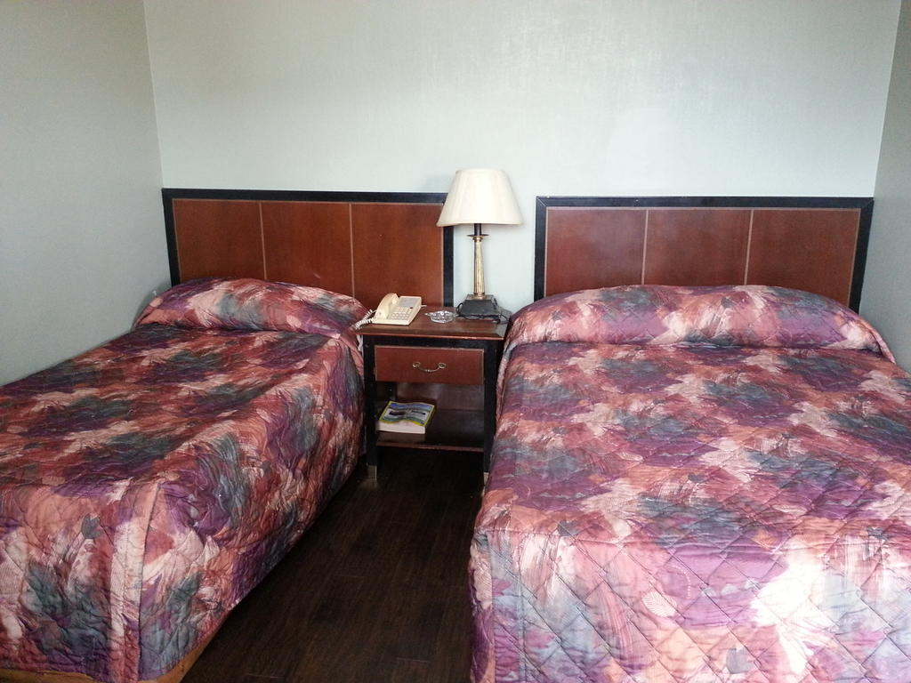 Queensway Motel โตรอนโต ห้อง รูปภาพ