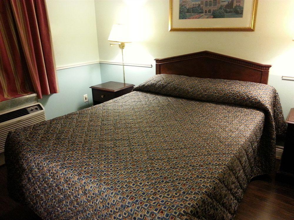 Queensway Motel โตรอนโต ภายนอก รูปภาพ