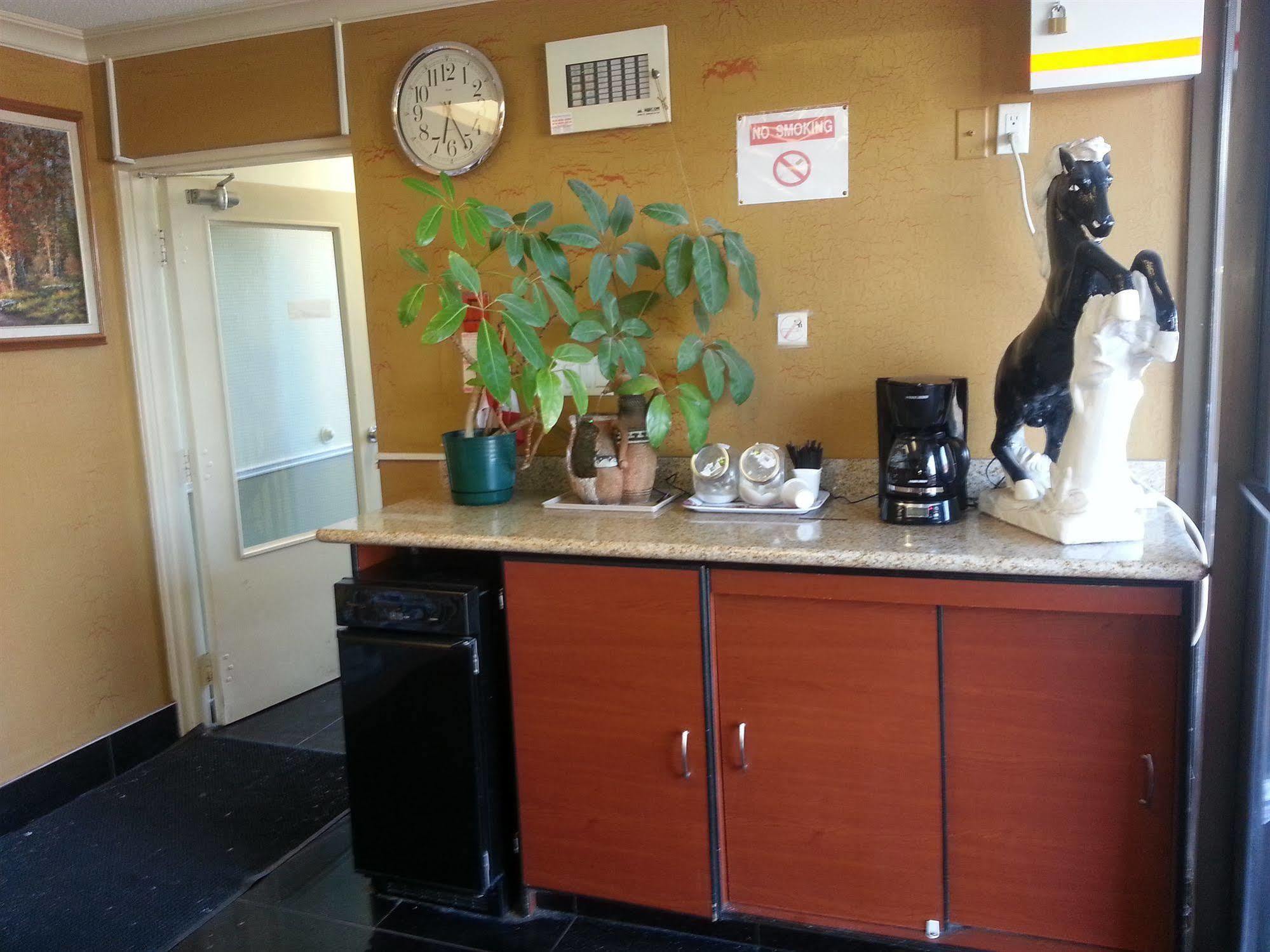 Queensway Motel โตรอนโต ภายนอก รูปภาพ